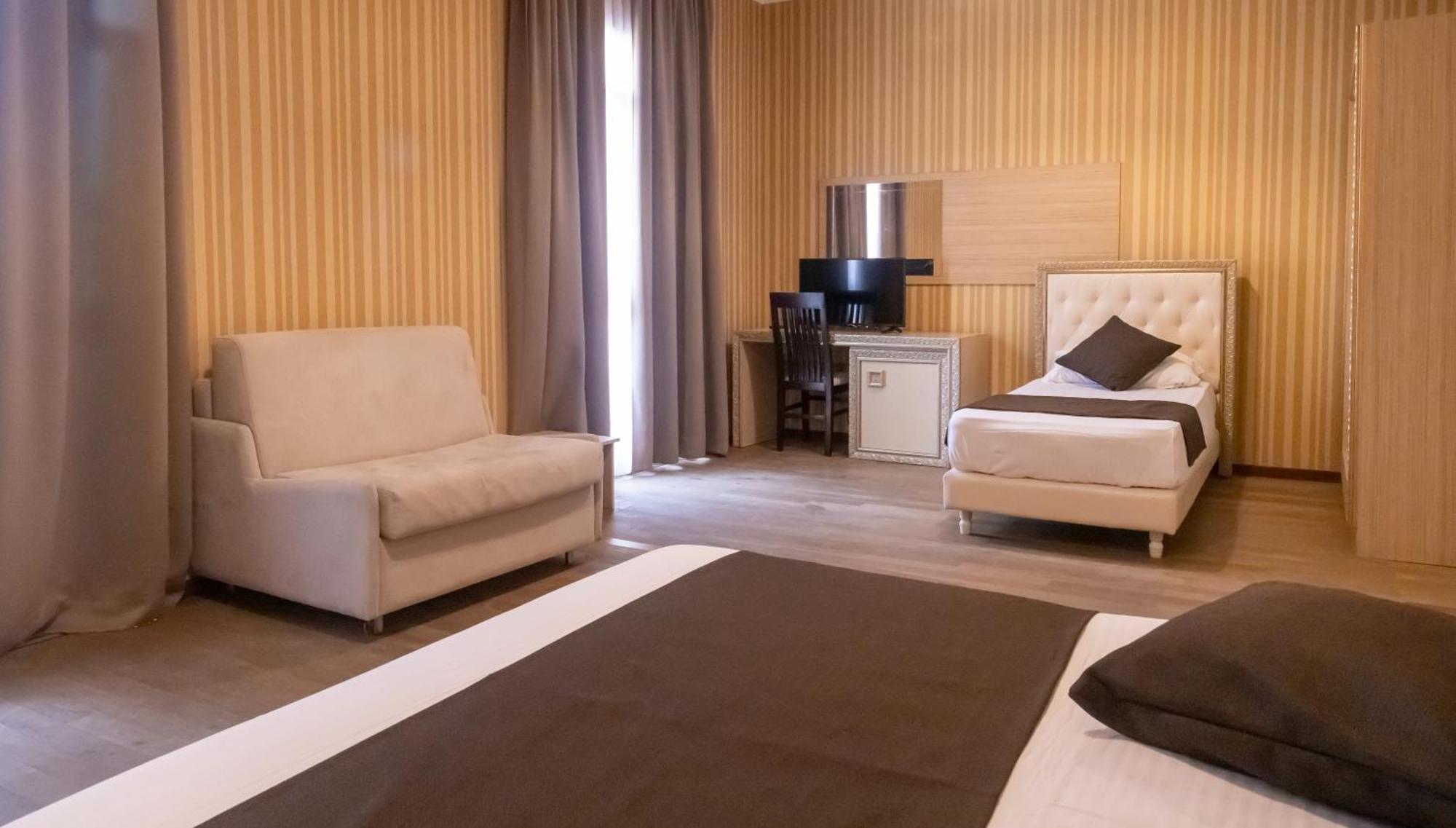 Amh Hotel Durrës 외부 사진