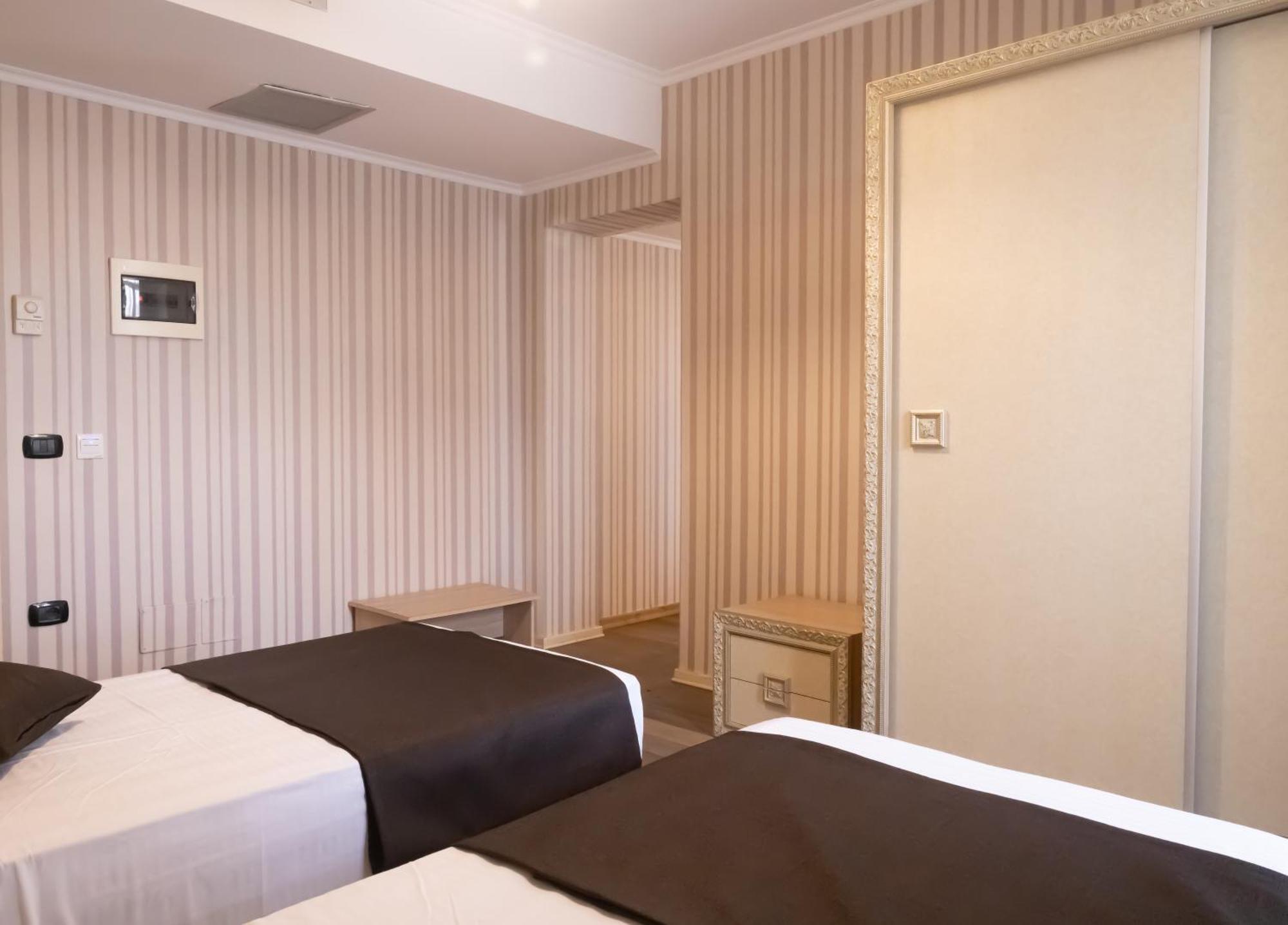 Amh Hotel Durrës 외부 사진