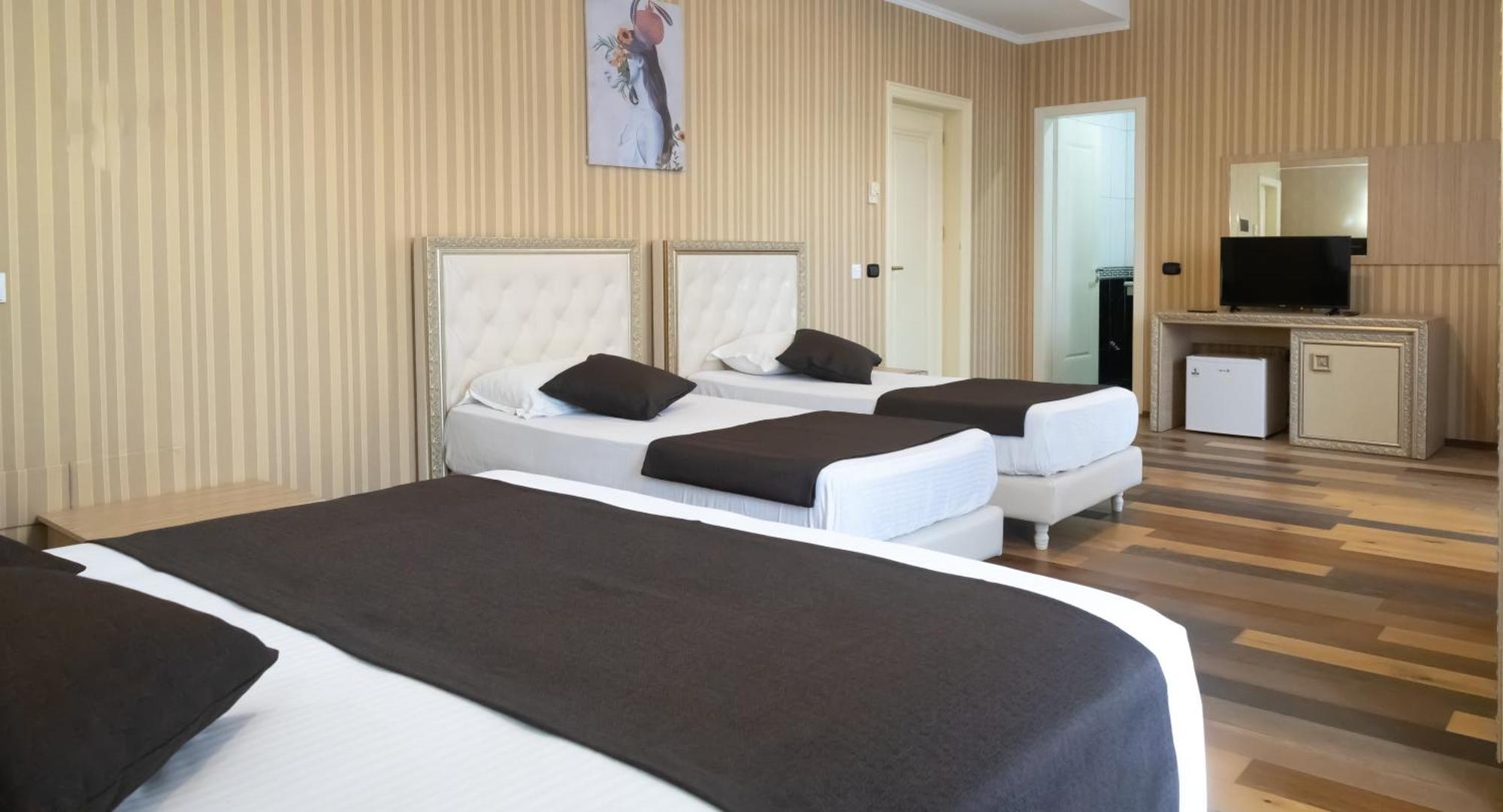 Amh Hotel Durrës 외부 사진