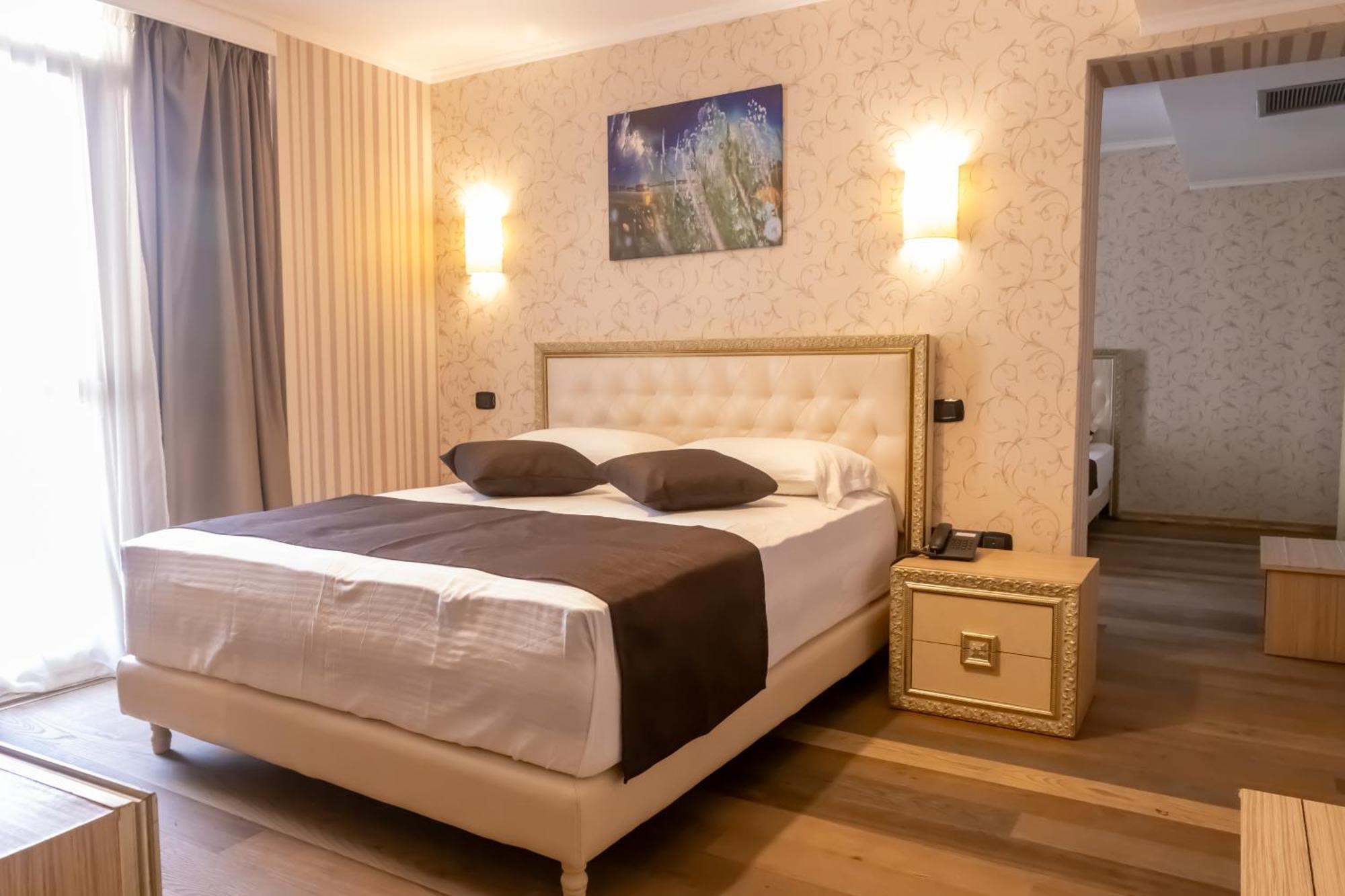 Amh Hotel Durrës 외부 사진
