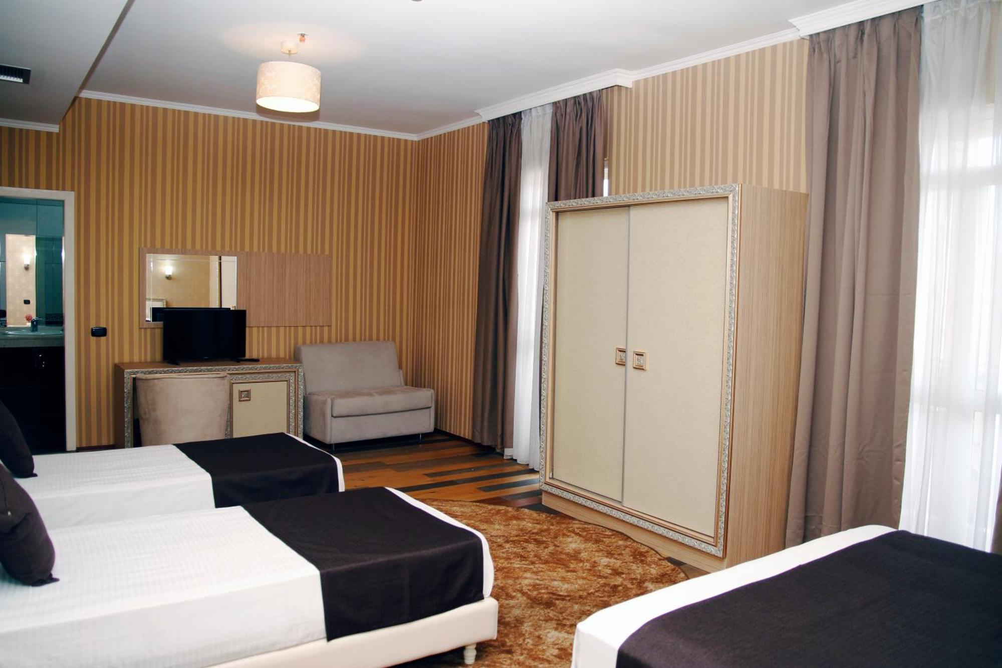 Amh Hotel Durrës 외부 사진