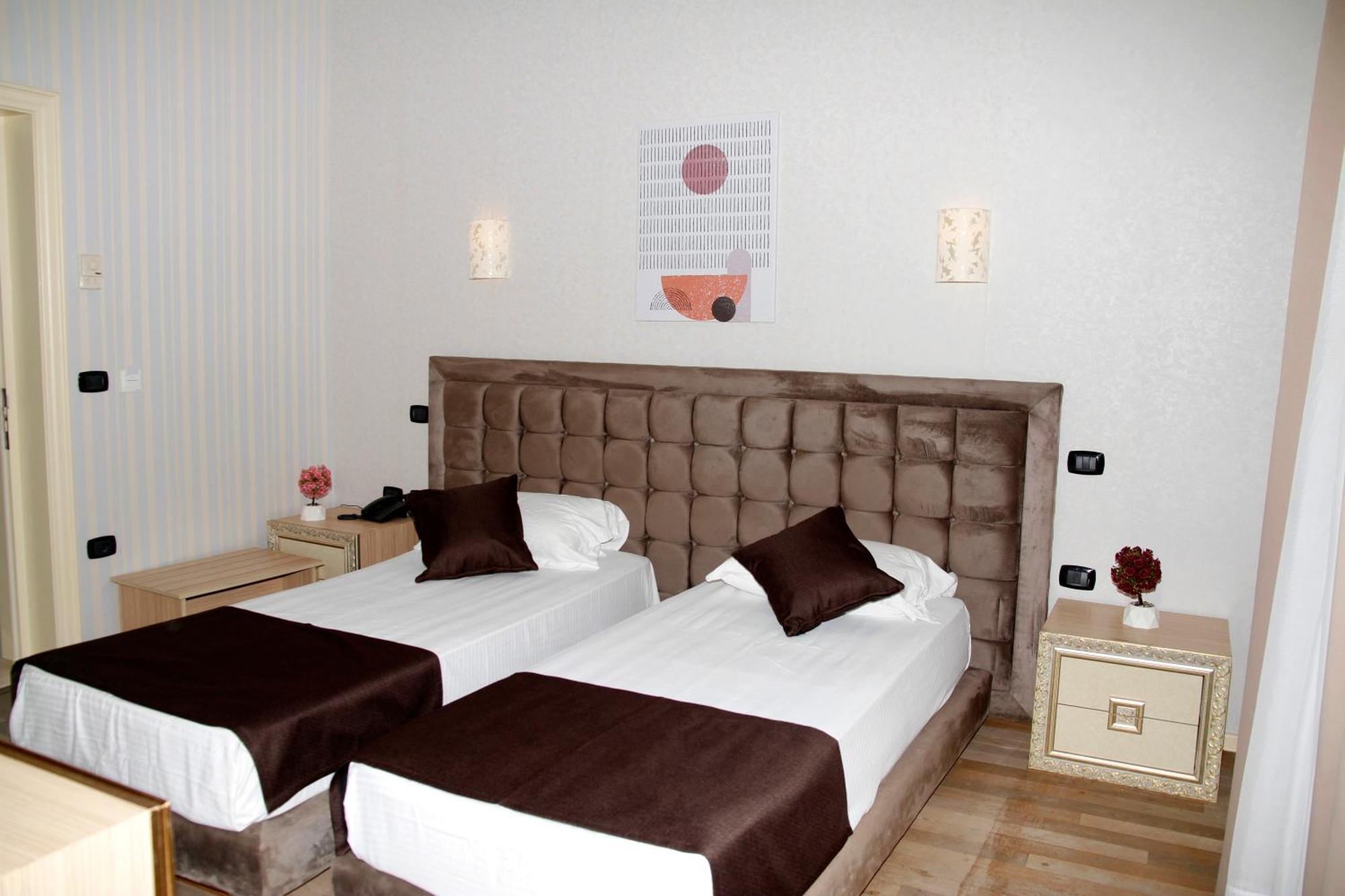Amh Hotel Durrës 외부 사진