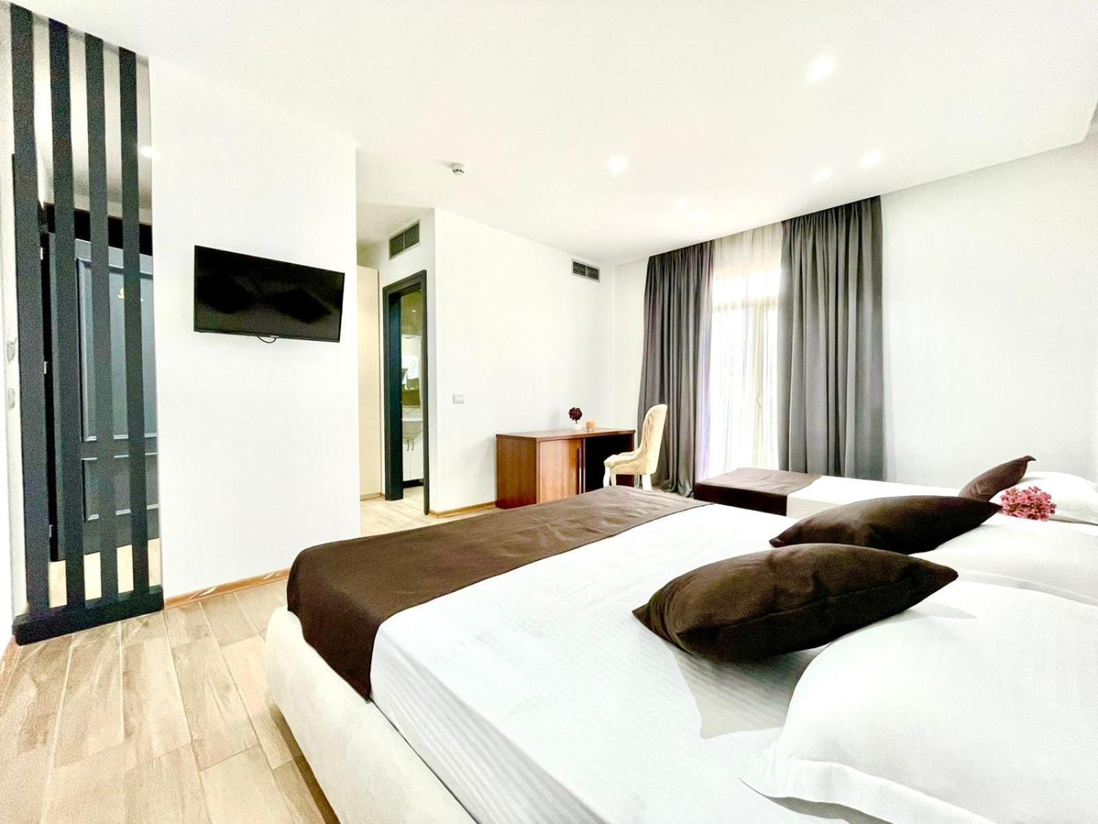 Amh Hotel Durrës 외부 사진